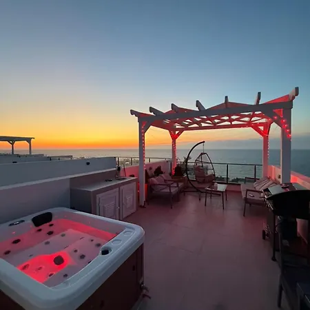 Luxury Cyprus Retreat With Rooftop & Sea View At Northern Cyprus Apartman
