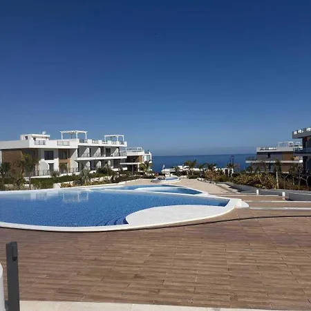 Luxury Cyprus Retreat With Rooftop & Sea View At Northern Cyprus Apartman Paralímni