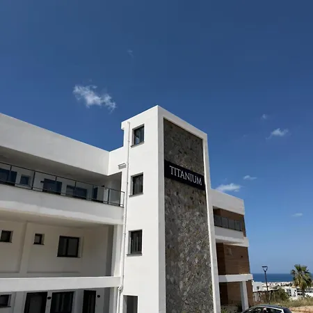 Luxury Cyprus Retreat With Rooftop & Sea View At Northern Cyprus Apartman Paralímni